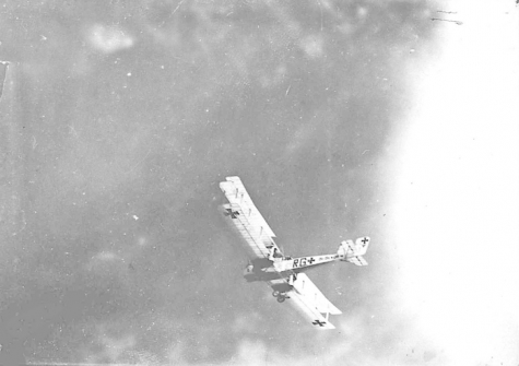 Gotha-vliegtuig van piloot Radke en gezagvoerder Genth boven Londen, 1917