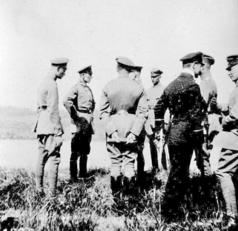 Het England Geschwader op het vliegveld van Gontrode bij het bezoek van Generaal von Hoeppner, 1917