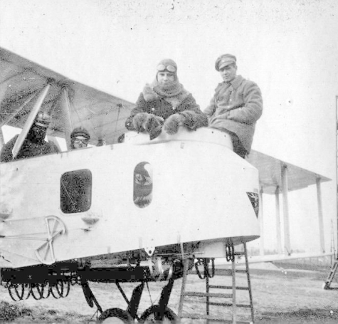 Gezagvoerder en piloot in een Gotha-vliegtuig, 1917