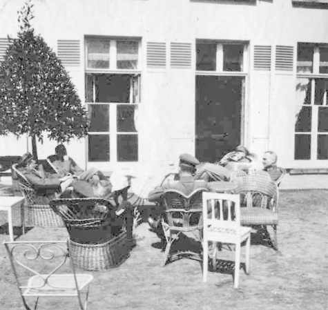 De vliegeniers-officiers van KAGOHL 3 op het kasteel Pycke, Melle, 1917