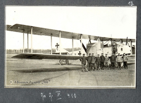 Duitse vliegeniers poseren voor een Gotha-vliegtuig, Sint-Denijs-Westrem, 1917