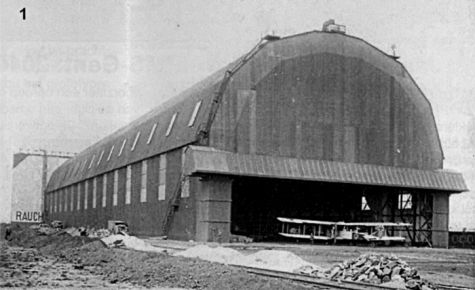 Hangar in Gontrode met vliegtuigen, 1917.