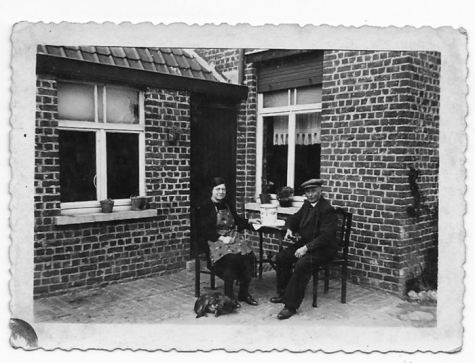 Grootouders op &#039;t Heet in Windeke, 1940