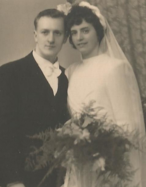 Foto huwelijk Martha en Charles Ponnet, Sint-Lievens-Houtem, 1945