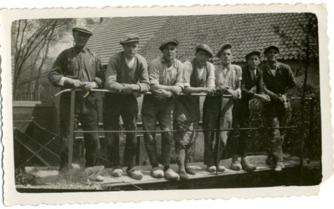 Constantin Pycke op het domein van de watermolen, Bavegem, ca. 1920