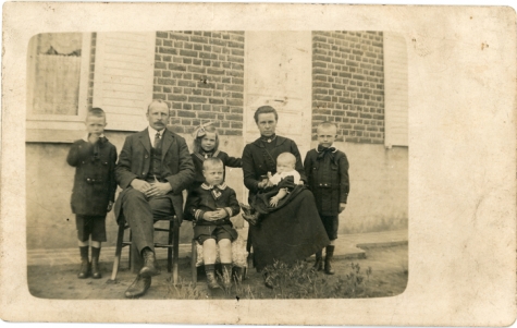 Boerke Naas en zijn gezin, Lochristi, 1924
