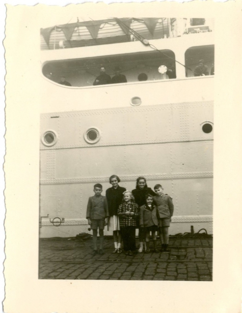 Kinderen Mabilde bij het vertrek pater Alfons Mabilde naar Belgisch-Congo, Antwerpen, 1954