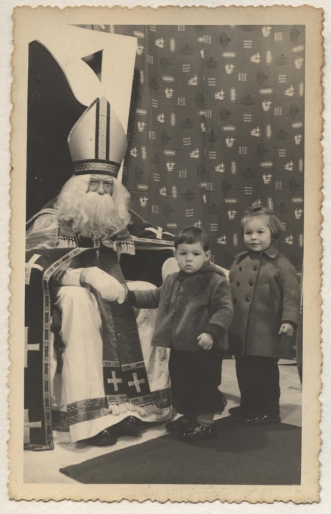 Met Sinterklaas op de foto