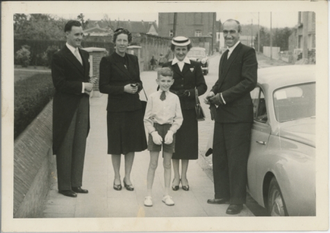 Burgemeester Jean De Schryver en familie Vuylsteke, Lochristi, april 1956