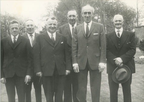 Groepsfoto twintig jaar burgemeesterschap Jean De Schryver, Lochristi, 1967