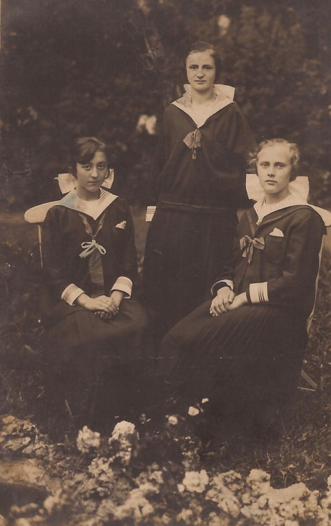 Houtemse meisjes in de Franciscanessen school te Burst, 1922