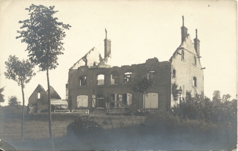 (MELLE. CHÂTEAU DE MR. ROLAND. VUE DEVANT)