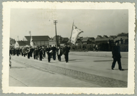 Stoet met nieuwe Gildevlag, Merelbeke, 1961
