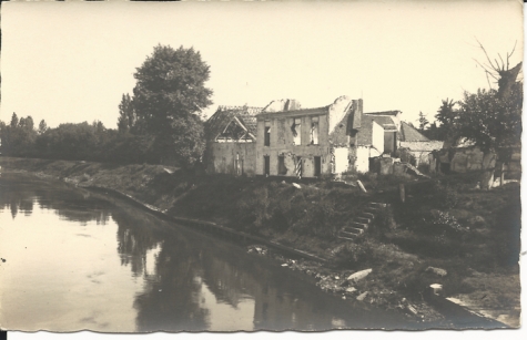 (Vernielde huizen aan de Schelde)