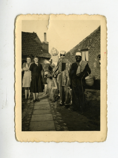 Sinterklaas op bezoek in de marollen van Houtem, Den Dries, Sint-Lievens-Houtem, 11 november, jaren &#039;60