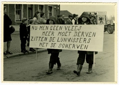 Robert De Landsheer en Paul Hendrickx in de Bacchusstoet, Sint- Lievens- Houtem, 1960-1970