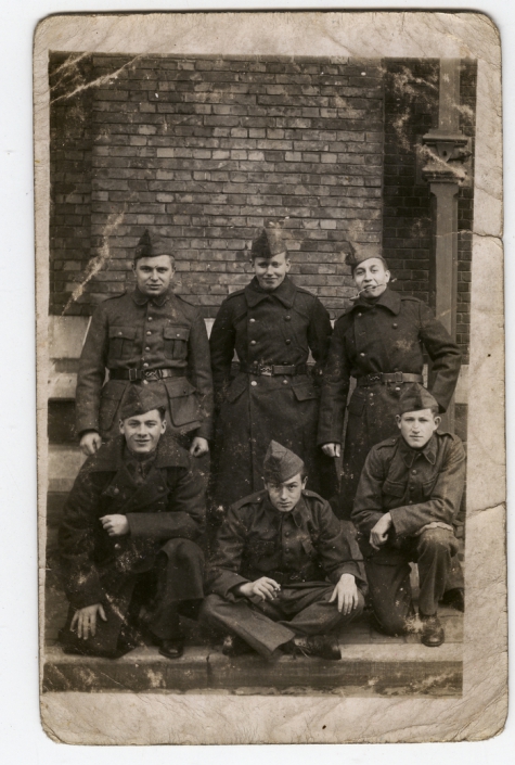 Zes militairen in uniform, 2de Linieregiment, negende compagnie, 1936