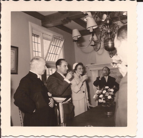Heildronk op het gemeenthuis bij de inhuldiging van burgemeester Otte, Sint-Lievens-Houtem, 1959