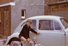Martin Moerman op zijn nieuwe fiets, Merelbeke, 1971