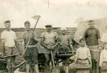 Merelbekenaren aan het werk in een steenbakkerij, Evere, 1920-1925