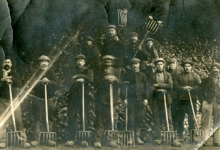 Groepsfoto van Merelbekenaren tijdens de grote bietencampagne, Frankrijk, 1920-1925
