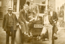 Merelbekenaren aan een automobiel, Merelbeke, 1923-1924