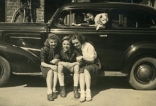 Familie De Vloed bij een Chevrolet, Melle, 1940-1950