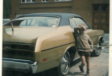 Mario Brisard aan een Pontiac, Bavegem, 1972-1973