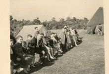 Chiro Melle op kamp, omgeving Genk, bezoekdag, 1957 Chiro Melle op kamp, omgeving Genk, bezoekdag, 1957