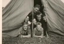 Chiro Melle, overnachting tijdens de fietstocht, Ardennen, 1962 Chiro Melle, overnachting tijdens de fietstocht, Ardennen, 1962