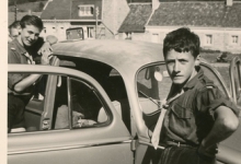 Chiro Melle, bij de auto van de proost, Ardennen, 1962