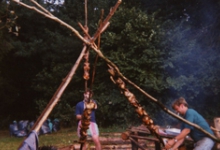 Kip aan &#039;t spit op kamp van chiro Geertrui, Gembes, 1994