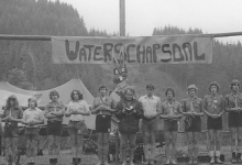 Groepsfoto leiding chiro Melle op kamp, Brisy, 1978 