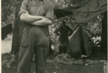 Jozef Poppe als kok op chirokamp, Moulbaix, 1952