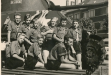 Chiro Melle rust uit tijdens fietstocht, Bastogne, jaren 1950