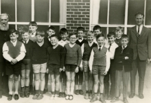 Klasfoto gemeenteschool met meester Antoine Heyerick, Landskouter, 1965 