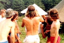 De muurkrant met weetjes op kamp, Waimes, 1981.