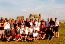 Groepsfoto in Stonehenge, Engeland, 2000.