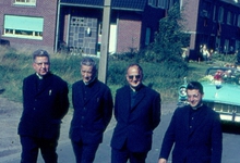 Geestelijken bij inhuldiging nieuwe pastoor, Melle, 1965