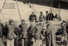Graaf zeppelin in de Gondel van zijn luchtschip, 1913 Graaf zeppelin in de Gondel van zijn luchtschip, 1913