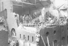 Schade aan een fabriek door zeppelinbombardement, 1915 Schade aan een fabriek door zeppelinbombardement, 1915