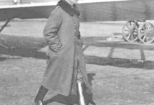 Generaal Ernst von Hoeppner inspecteert het vliegveld van Gontrode, 1917