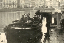 Vliegeniers van Staffel 13 maken een boottocht op de Leie in Gent, 1917.