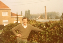 Andre Pieters bij hortensia&#039;s klaar voor transport, Melle, 1980-1985