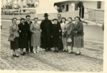 Pater Alfons Mabilde voor vertrek naar Belgisch-Congo, Antwerpen, 1954