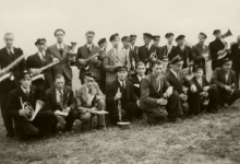 Harmonie Heusden tijdens inhuldiging voetbalterrein, 1945
