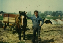 Antoine Van De Keere aan paard en kar, Sint-Lievens-Houtem, jaren 1970