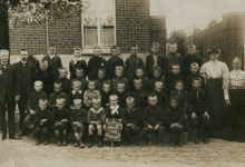Klasfoto gemeenteschool Oosterzele, 1908