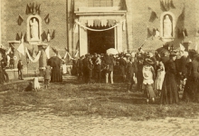 Inwijding van beelden, westergevel Sint-Martinuskerk, Melle, 1902