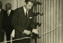 Doorknippen lint, zaal Drie Koningen, Merelbeke, 1959
